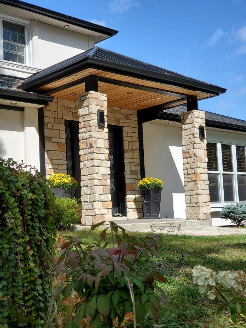 Black aluminum project in Halton Hill | Gentek products